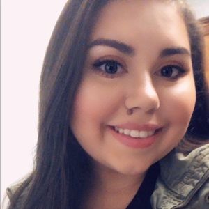 Meet your Posher, Raquel